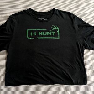 Medium size under armour Hunt t shirt
